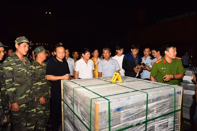 Lực lượng Công an và Quân đội phối hợp bắt giữ một vụ vận chuyển ma túy tổng hợp dạng đá.