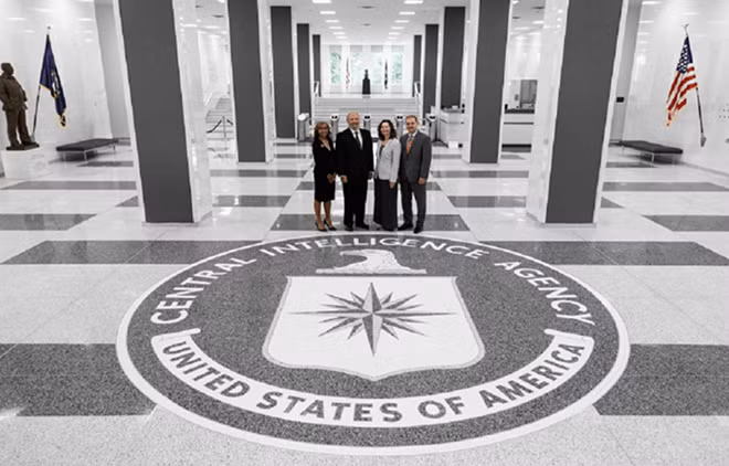CIA luôn tranh thủ đủ mọi cách tiếp cận tuyển dụng.