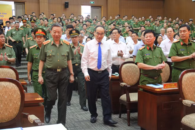 Bộ trưởng Tô Lâm và Bí thư Thành ủy TP Hồ Chí Minh Nguyễn Thiện Nhân dự Hội nghị tổng kết công tác Công an năm 2019 và triển khai công tác năm 2020 của CATP Hồ Chí Minh.
