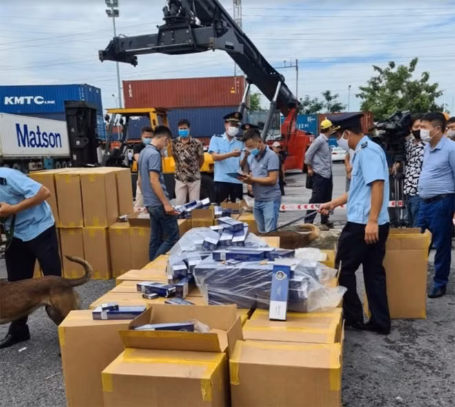 Lô thuốc lá giả với số lượng lớn vừa bị lực lượng chức năng bắt giữ.