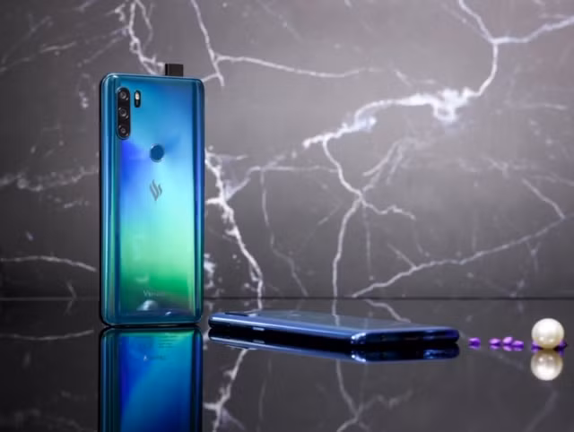 Camera selfie 16MP của máy được thiết kế dạng trượt sành điệu. Camera selfie 16MP của máy được thiết kế dạng trượt sành điệu.