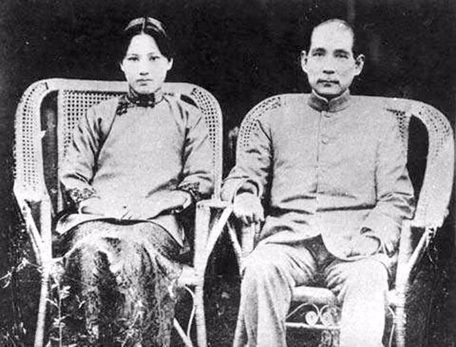 Tôn Trung Sơn và Tống Khánh Linh.