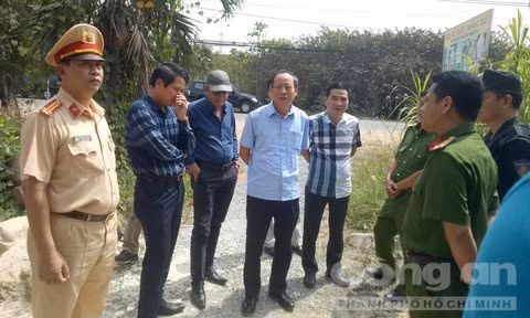 Thượng tướng Lê Quý Vương, Thứ trưởng Bộ Công an khảo sát tại hiện trường.
