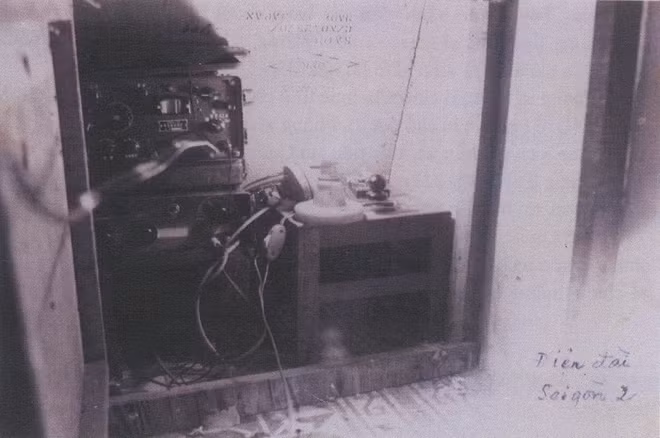 Đài “Sài Gòn 2” tại cơ sở bí mật nội thành năm 1968. Đài “Sài Gòn 2” tại cơ sở bí mật nội thành năm 1968.