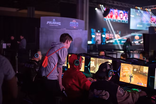 Các bậc phụ huynh tham dự DreamHack cho biết họ cảm thấy bối rối trước số lượng ứng dụng mới mà con họ có thể truy cập.