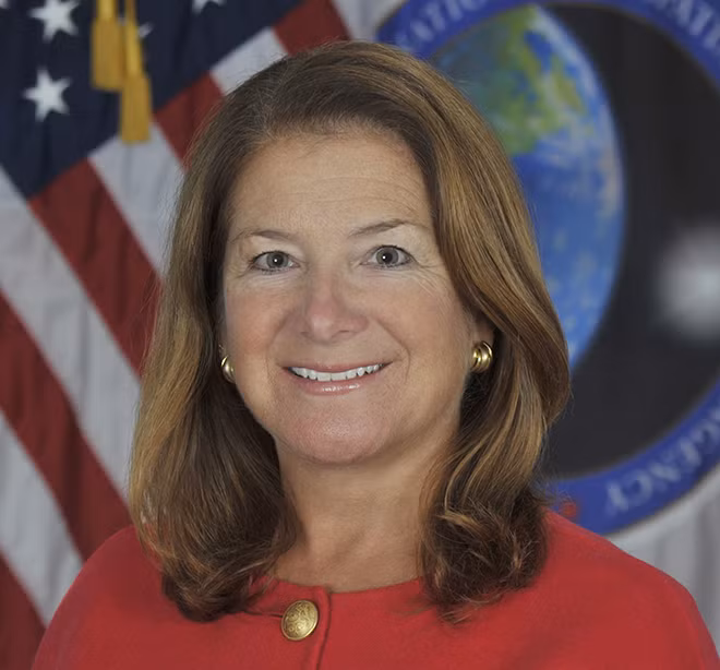 Letitia Long là Giám đốc NGA (nhiệm kỳ 2010 -2014) và là phụ nữ đầu tiên lãnh đạo một cơ quan tình báo Mỹ. Letitia Long là Giám đốc NGA (nhiệm kỳ 2010 -2014) và là phụ nữ đầu tiên lãnh đạo một cơ quan tình báo Mỹ.