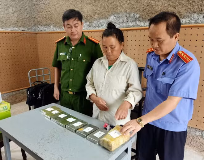 Chử và Pó tại CQĐT.