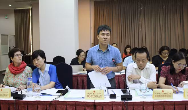 Đại diện Cục Cảnh sát điều tra tội phạm về ma túy phát biểu tại hội thảo.