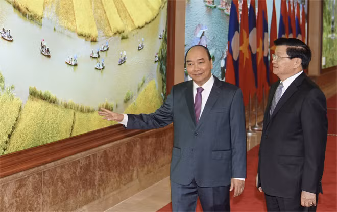 Thủ tướng Nguyễn Xuân Phúc đón Thủ tướng CHDCND Lào Thongloun Sisoulith. Ảnh: VGP/Quang Hiếu. Ảnh: VGP/Quang Hiếu Thủ tướng Nguyễn Xuân Phúc đón Thủ tướng CHDCND Lào Thongloun Sisoulith. Ảnh: VGP/Quang Hiếu. Ảnh: VGP/Quang Hiếu