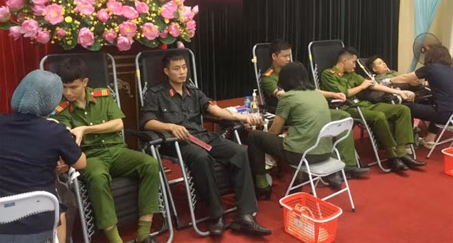 Ban tổ chức tiếp nhận 205 đơn vị máu phục vụ việc cứu chữa bệnh nhân.