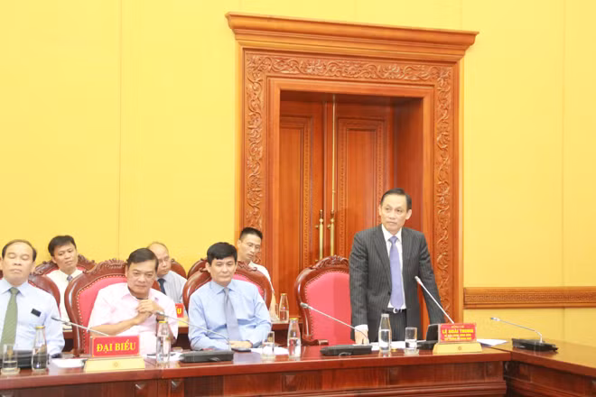 Thứ trưởng Bộ Ngoại giao Lê Hoài Trung phát biểu tại buổi gặp mặt.