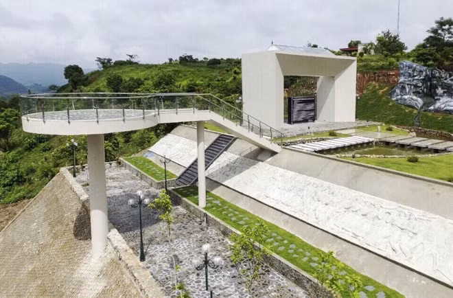 Một góc Khu di tích lịch sử lưu niệm Trung đoàn Tây Tiến.