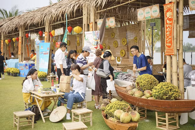 Hàng loạt hoạt động mang âm hưởng dân gian diễn ra xuyên Tết tại khuôn viên Vinhomes Grand Park. Hàng loạt hoạt động mang âm hưởng dân gian diễn ra xuyên Tết tại khuôn viên Vinhomes Grand Park.