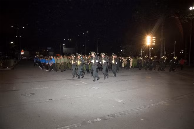 Các lực lượng tham gia lễ ra quân thực hiện cao điểm tấn công trấn áp tội phạm.
