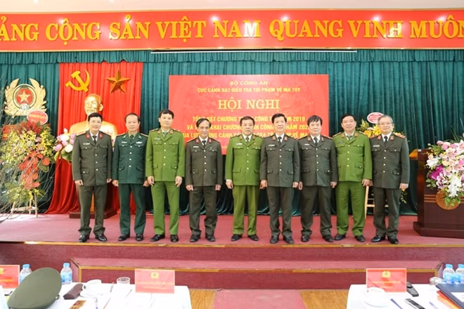 Thứ trưởng Nguyễn Văn Sơn và các đại biểu tại Hội nghị.