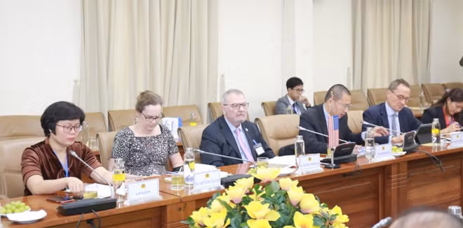 Ông Michael Michalak phát biểu tại buổi tiếp.