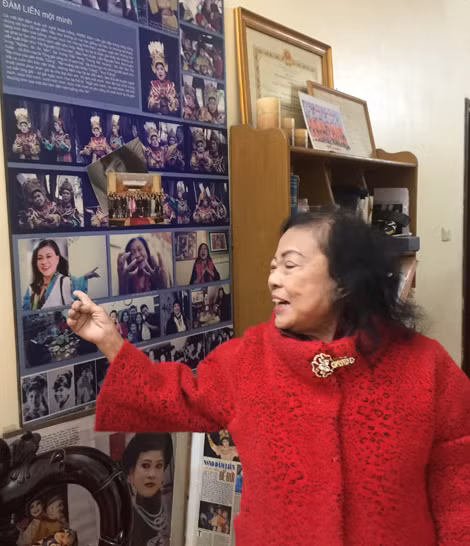 Nghệ sĩ nhân dân Đàm Liên tại tư gia.