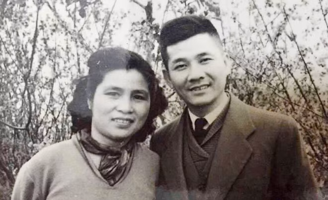 Nhà thơ Nguyễn Xuân Sanh và vợ hồi trẻ.