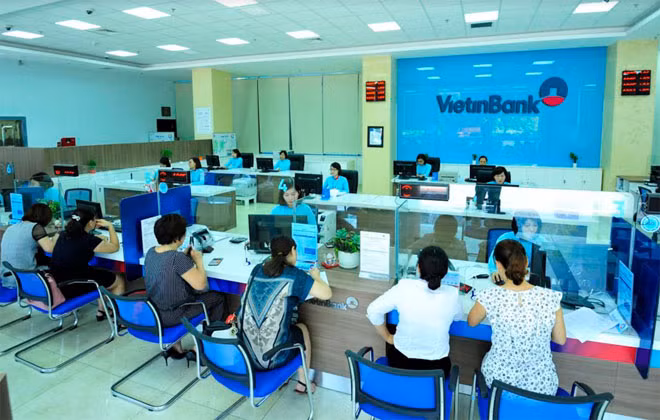 Với những lợi thế sẵn có, VietinBank đã tiên phong, tham gia mạnh mẽ trong việc đồng hành cùng VPCP xây dựng triển khai Cổng DVCQG Với những lợi thế sẵn có, VietinBank đã tiên phong, tham gia mạnh mẽ trong việc đồng hành cùng VPCP xây dựng triển khai Cổng DVCQG