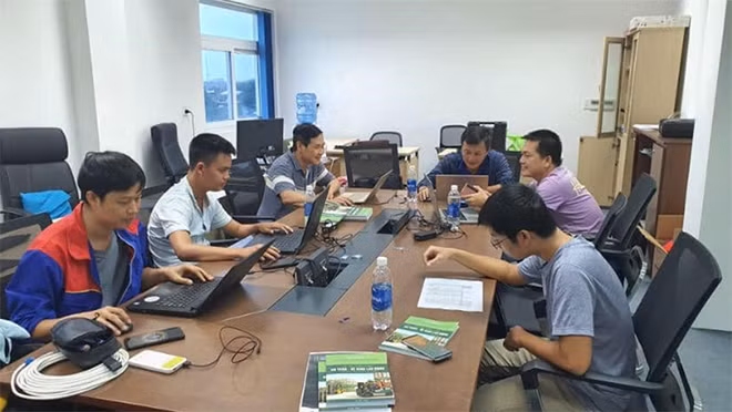 Họp bàn kế hoạch ứng phó với bão số 9 tại Trung tâm Mạng lưới MobiFone miền Trung Họp bàn kế hoạch ứng phó với bão số 9 tại Trung tâm Mạng lưới MobiFone miền Trung