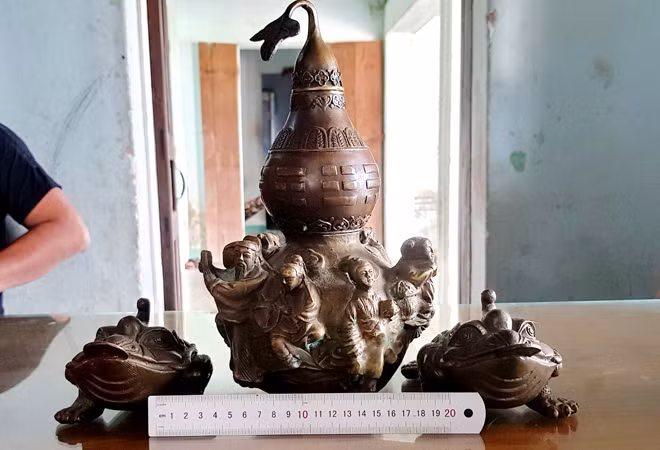 Bộ “cổ vật” ông Lê Văn Bay đang lưu giữ chưa được các nhà khảo cổ học và cơ quan chức năng thẩm định về giá trị, niên đại.