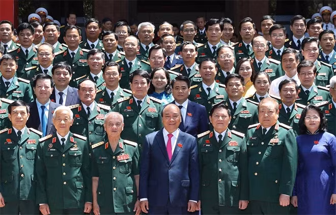 Thủ tướng Nguyễn Xuân Phúc, Phó Chủ tịch Đặng Thị Ngọc Thịnh với các đại biểu. (Ảnh: Thống Nhất/TTXVN).