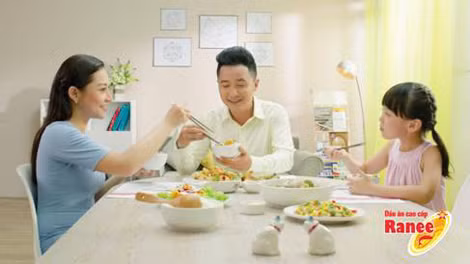 Dinh dưỡng từ dầu ăn cao cấp Ranee là "điểm tựa vàng" trong bữa ăn hàng ngày của người tiêu dùng.