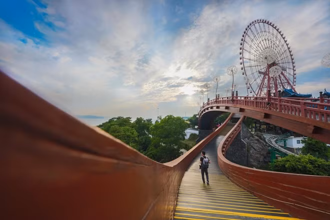 Hành khách hạ cánh sân bay Vân Đồn sẽ được nhiều ưu đãi khi vui chơi Sun World Halong Complex.