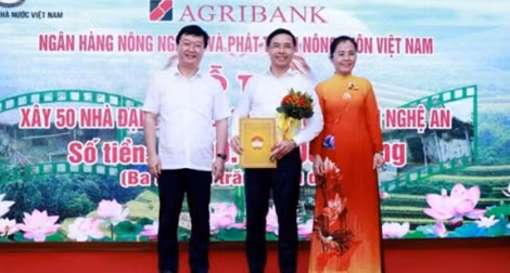 Agribank hỗ trợ 3,5 tỷ đồng xây dựng 50 căn nhà tình nghĩa tại Nghệ An.