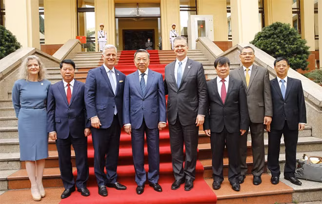 Bộ trưởng Tô Lâm, ngài Robert O’brien và các đại biểu.