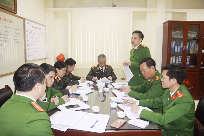 Thiếu tướng Nguyễn Khắc Thủy, Trưởng đoàn công tác nhấn mạnh một số vấn đề quan trọng cần tập trung triển khai. Thiếu tướng Nguyễn Khắc Thủy, Trưởng đoàn công tác nhấn mạnh một số vấn đề quan trọng cần tập trung triển khai.