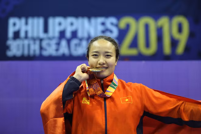 Nguyễn Thị Cẩm Nhi đoạt HCV môn võ gậy (arnis). Ảnh: Đàm Duy.