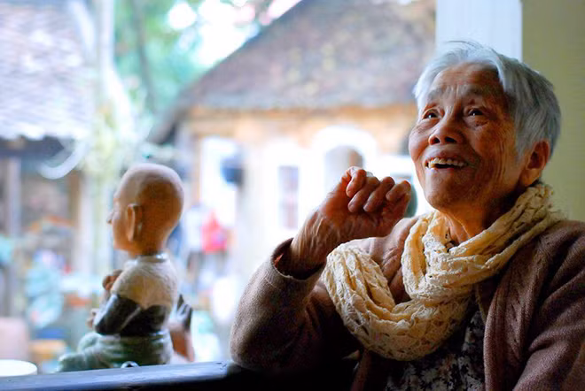 Nữ họa sĩ Mộng Bích. Nữ họa sĩ Mộng Bích.