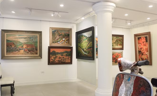 Triển lãm “Tháng trưng bày” vẫn được duy trì dù không khai mạc rầm rộ như trước. Triển lãm “Tháng trưng bày” vẫn được duy trì dù không khai mạc rầm rộ như trước.