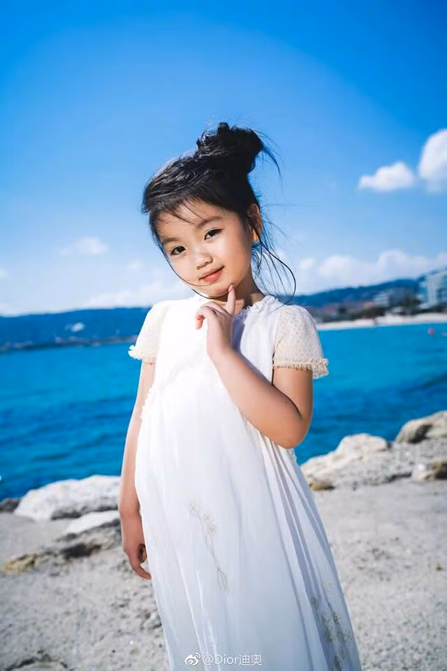 Sở hữu vẻ ngoài dễ thương, Arale Thôi Nhã Hàm nhanh chóng sở hữu lượng người hâm mộ đông đảo.