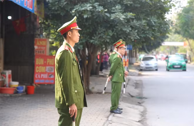 Các lực lượng phối hợp đảm bảo an ninh trật tự trên địa bàn.