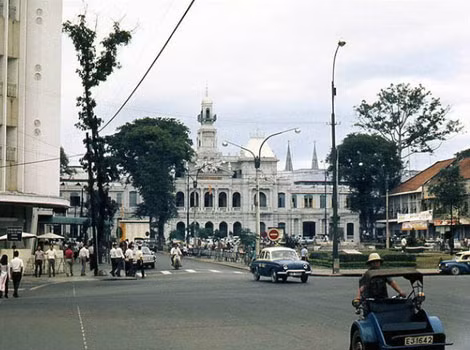 Góc đường Lê Lợi - Nguyễn Huệ của Sài Gòn trước năm 1975. Ảnh: hinhanhvietnam.com.