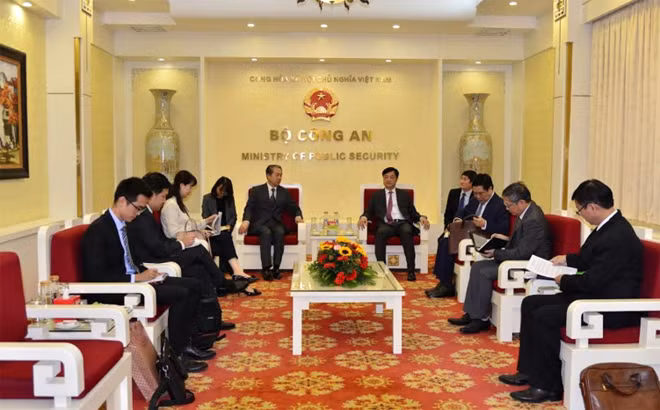 Các đại biểu dự buổi tiếp.