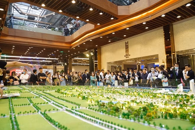 Rất đông khách hàng tham quan và tìm hiểu các Dự án trong ngày khai trương Novaland Gallery 179 Hai Bà Trưng, Q.3.