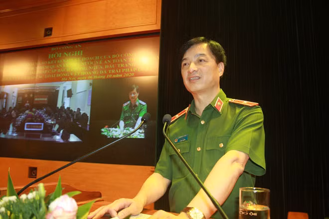 Thứ trưởng Nguyễn Duy Ngọc phát biểu tại Hội nghị trực tuyến.