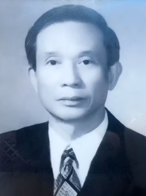 Cục trưởng Cục Quân y đầu tiên của Việt Nam, Thiếu tướng, Anh hùng LLVT Vũ Văn Cẩn.