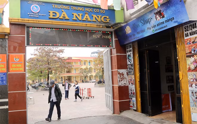 Trường THCS Đà Nẵng xuất hiện tình trạng học sinh hút thuốc lá điện tử.