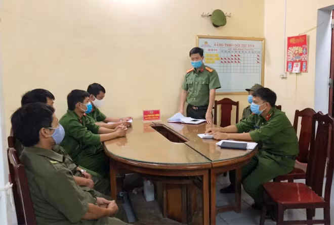 Công an huyện Thanh Hà triển khai CBCS tham gia xác minh, truy vết các trường hợp F1, F2, trên địa bàn các xã Thanh Khê, Cẩm Chế.