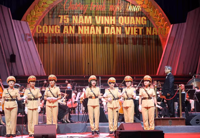 Một số hình ảnh nghệ sĩ biểu diễn tổng duyệt ngày 13/8. Một số hình ảnh nghệ sĩ biểu diễn tổng duyệt ngày 13/8.