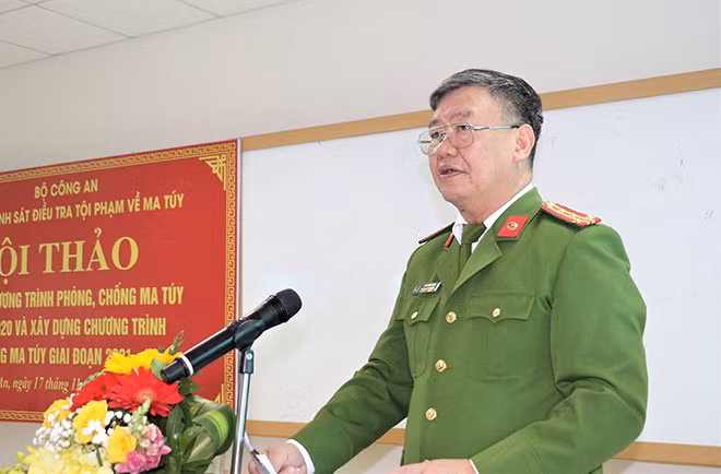 Đồng chí Đại tá Vũ Văn Hậu, Phó Cục trưởng Cục CSĐT tội phạm về ma túy Bộ Công an phát biểu tại Hội thảo. Đồng chí Đại tá Vũ Văn Hậu, Phó Cục trưởng Cục CSĐT tội phạm về ma túy Bộ Công an phát biểu tại Hội thảo.