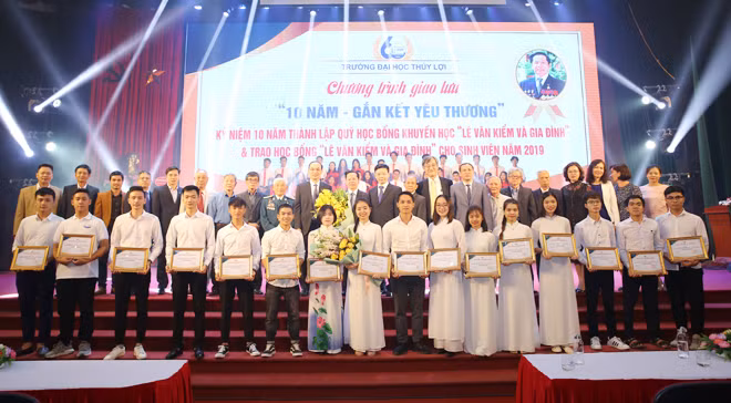 Lễ kỷ niệm 10 năm học bổng Lê Văn Kiểm và gia đình tại Trường Đại học Thủy lợi.
