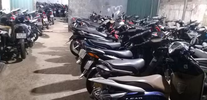 Hàng trăm xe máy được thu giữ.