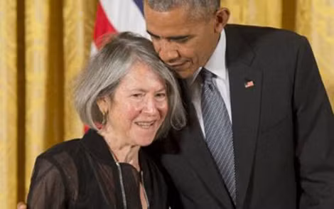 Louise Gluck và cựu tổng thống Mỹ B.Obama.
