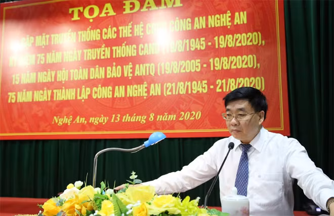 Đồng chí Nguyễn Văn Thông, Phó Bí thư tỉnh ủy Nghệ An phát biểu.