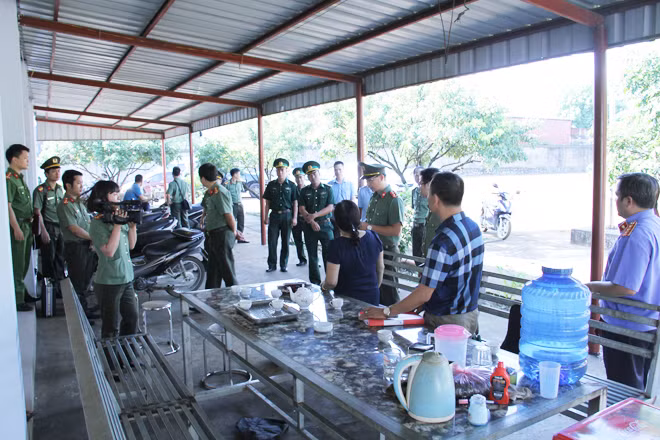 Cơ quan ANĐT Bộ Công an phối hợp với Công an tỉnh Lào Cai tiến hành khám xét các địa điểm liên quan đến vụ án.